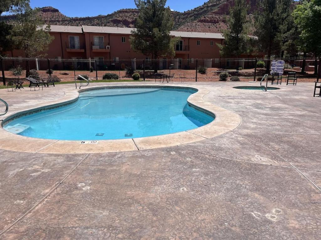 3Br / 2Ba Townhome With Pool, Patio, Wifi, Washer/Dryer カナブ エクステリア 写真