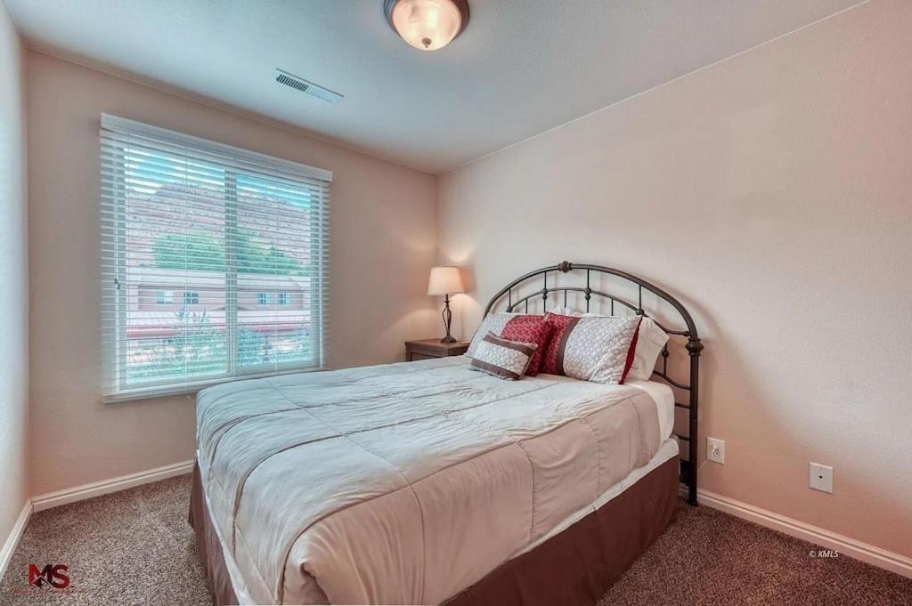3Br / 2Ba Townhome With Pool, Patio, Wifi, Washer/Dryer カナブ エクステリア 写真
